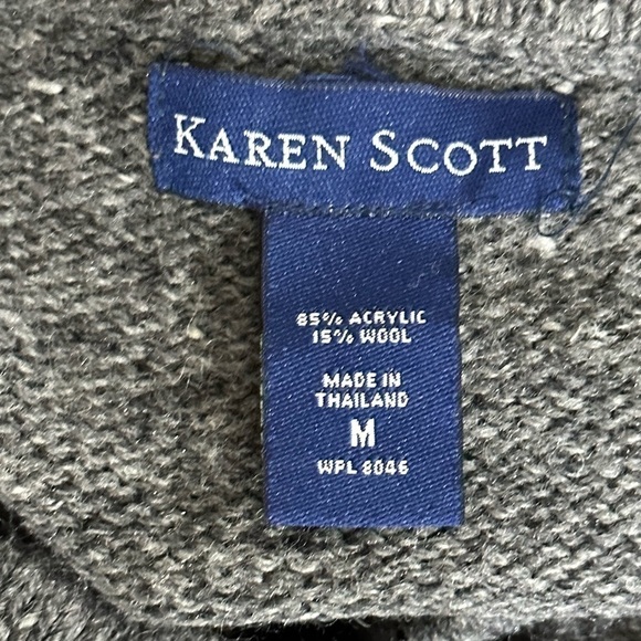 Karen Scott sz med sweater. Three button cardigan in a gray flecked yarn - Picture 10 of 11